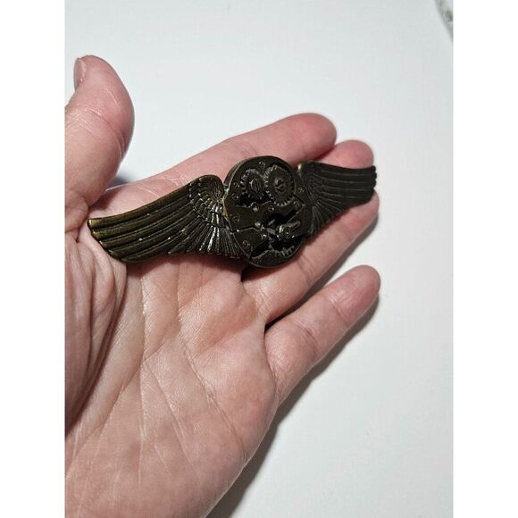 Bronze colored gear wing pin - Picture 4 of 10